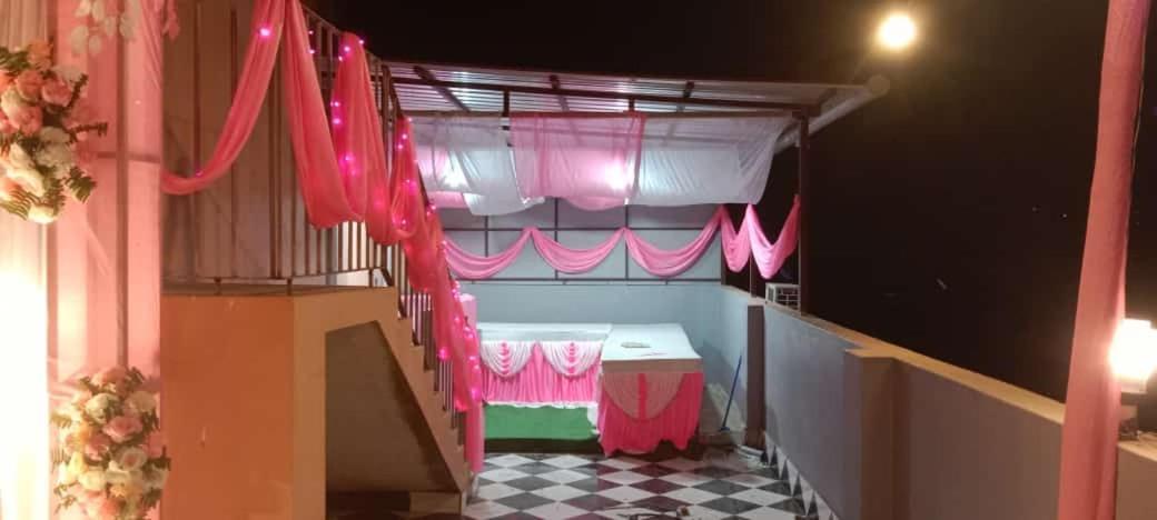 La Cresta Inn Kolkata Exterior photo